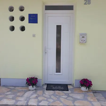 Gospic Riverside Apartment Exterior photo